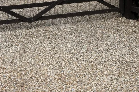 Shingle Driveway Fitters Surrey, Berkshire & Hampshire [postcode]